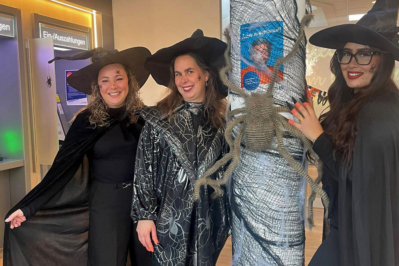 v. l.: Alicia Gomez-Sanchez, Daniela Neuheuser und Berna Yularci (Serviceberaterinnen im RegionalCenter Bohmte)