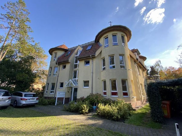 Außenansicht eines Mehrfamilienhauses in Berlin-Lichterfelde