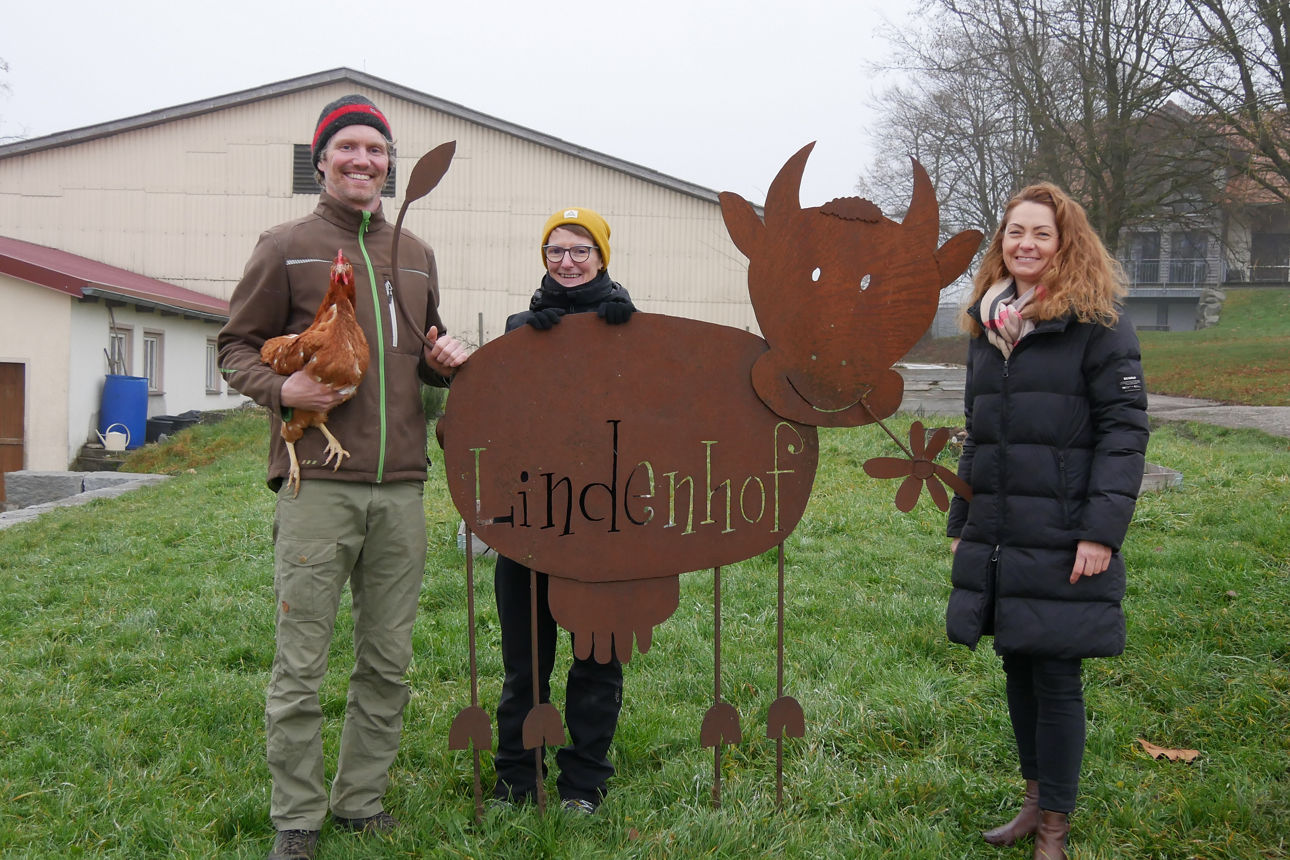 Bauer Flo, eine Erzieherin der Villa Kunterbunt und Vorstandsmitglied der Stiftung Jasmin Kopp