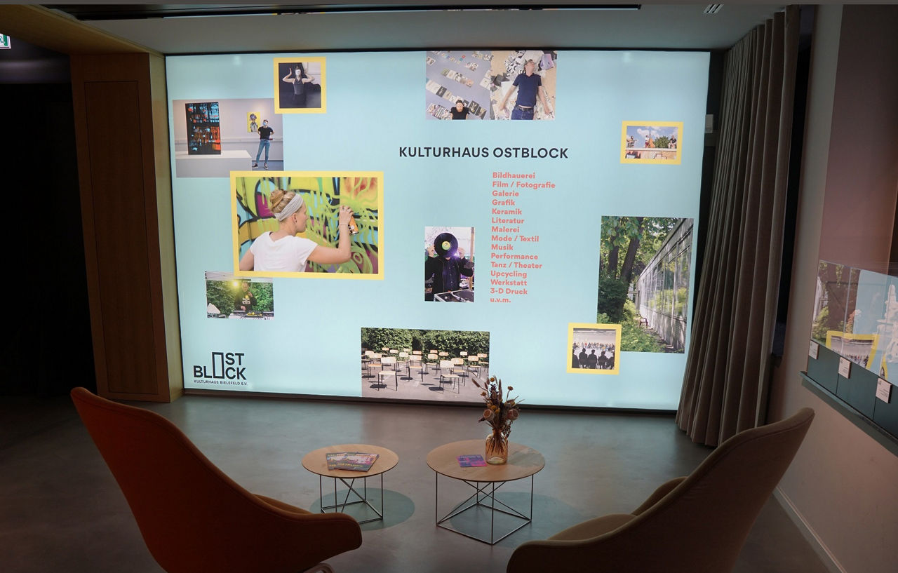 Volksbank-Lobby Ausstellung Neben der Sichtachse