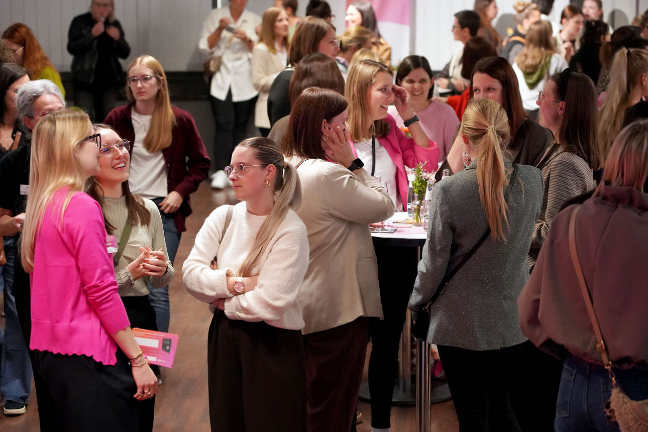 Lockere Atmosphäre beim Female Finance Forum der VR Bank Bamberg-Forchheim