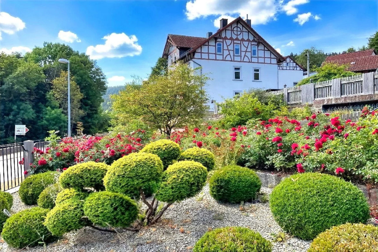 Haus mit Garten davor