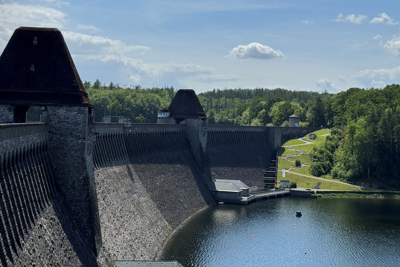 Foto der Staumauer in Möhnesee