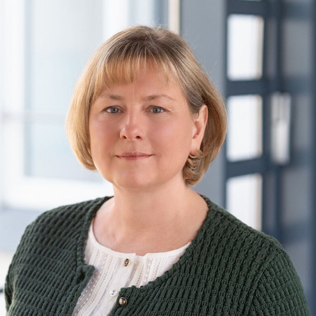 Mitarbeiterbild Anlageberaterin Irene Maier