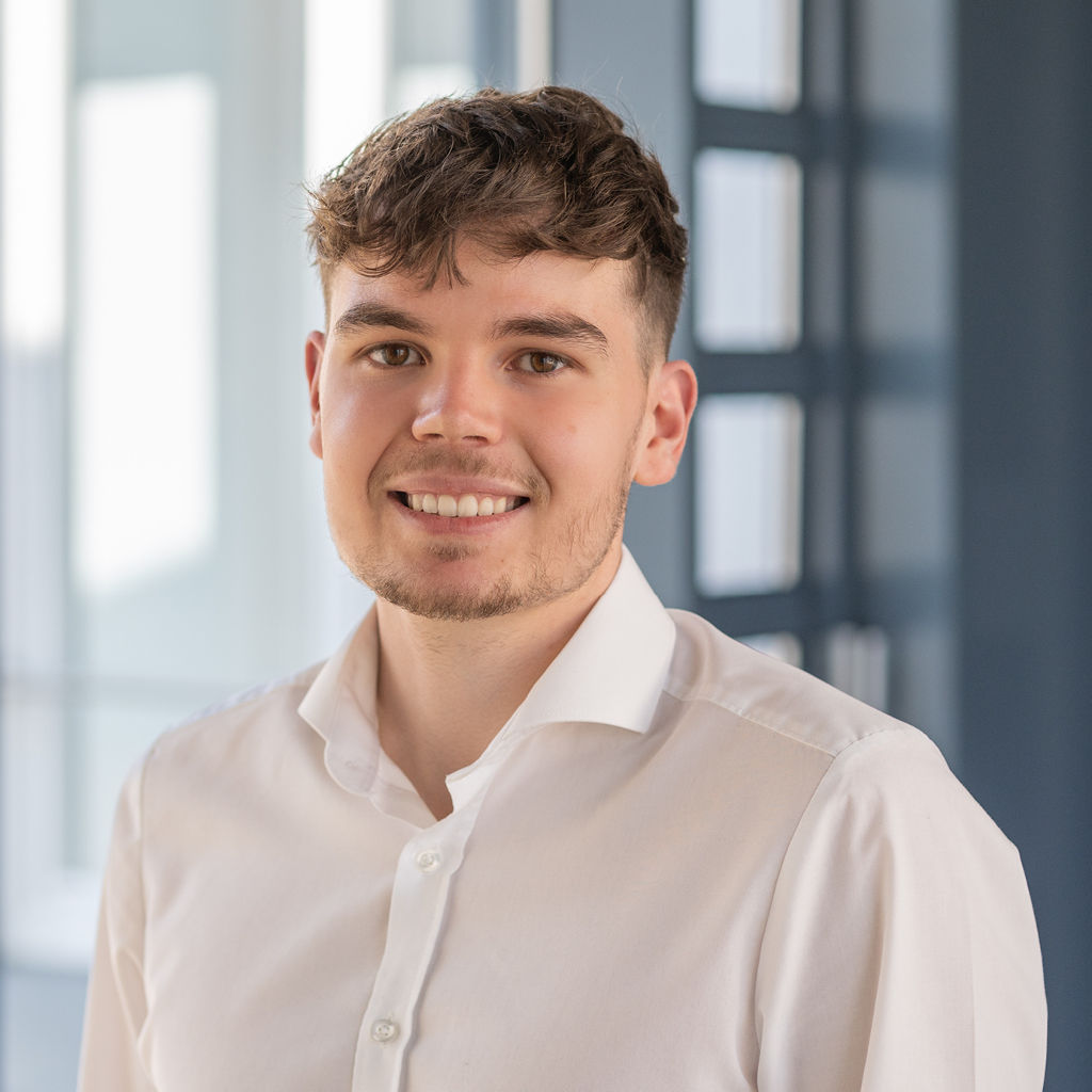 Mitarbeiterbild Anlageberater Tobias Gradl