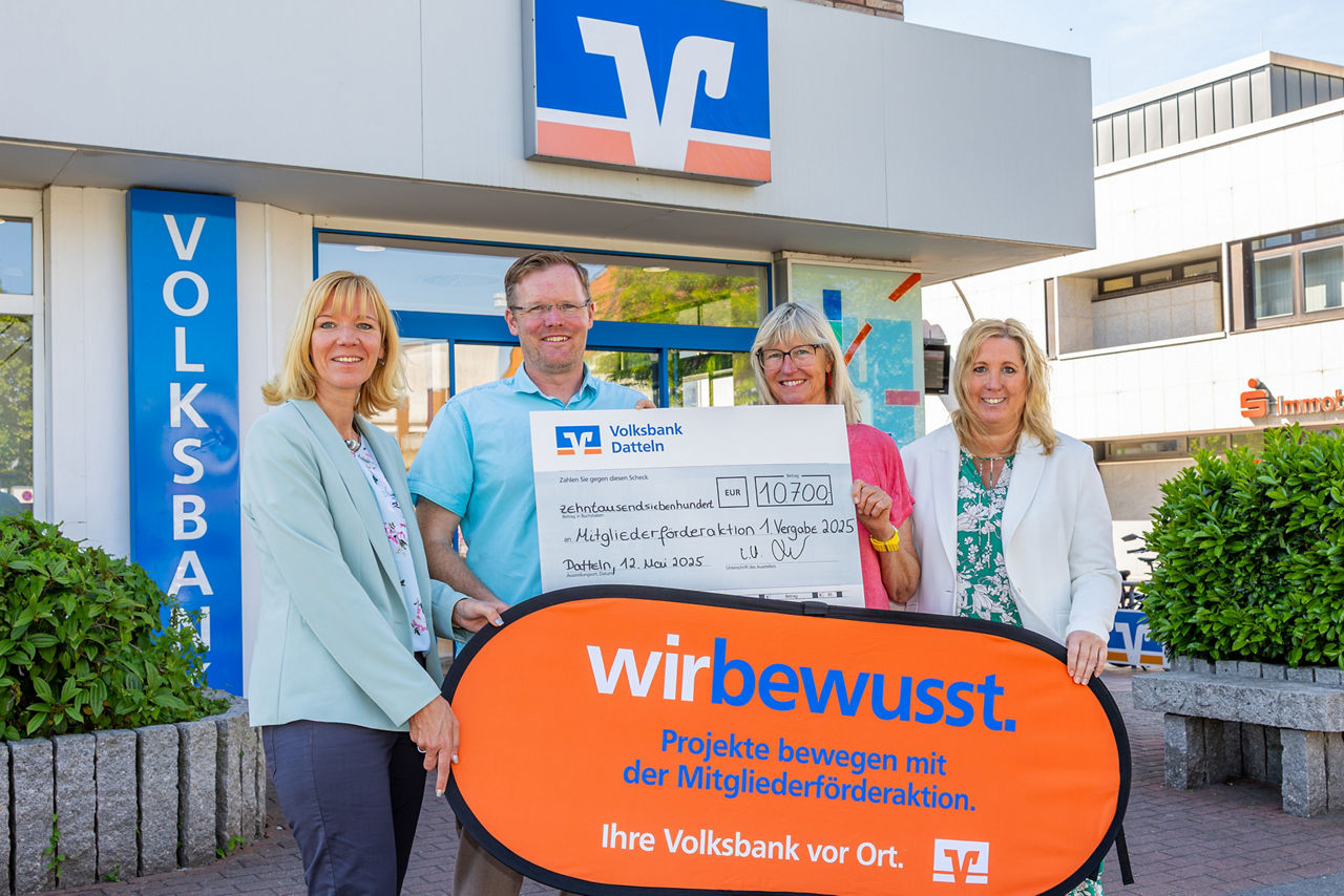 Claudia Pilz (Dortmunder Volksbank), Markus Brune (Jury) Ute Lüdke (Jury), Andrea Henneke (Filialleiterin Datteln)