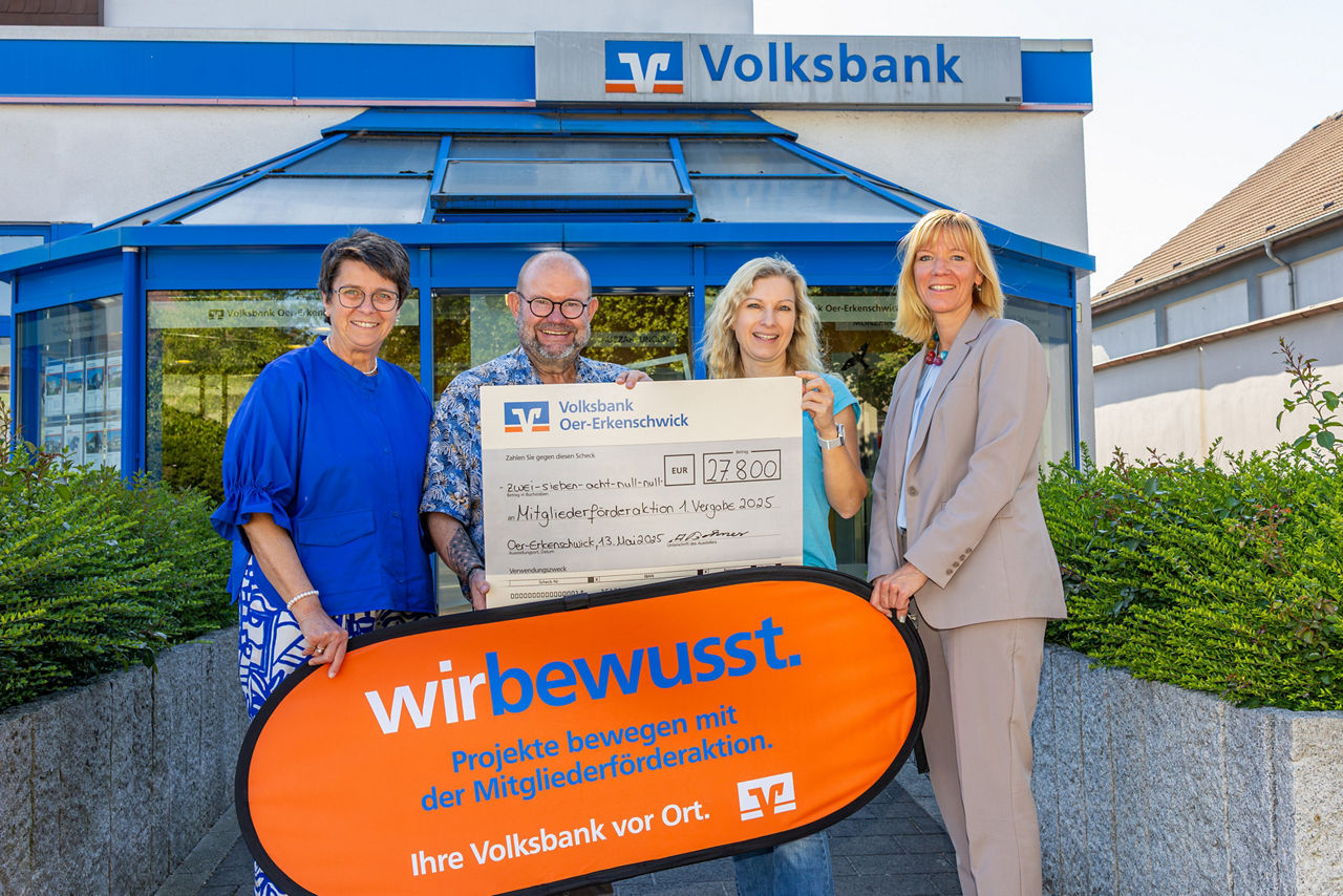 Barbara Bohner (Filialleiterin Oer-Erkenschwick), Jörg Müller (Jury), Indra Wewers (Jury) und Claudia Pilz