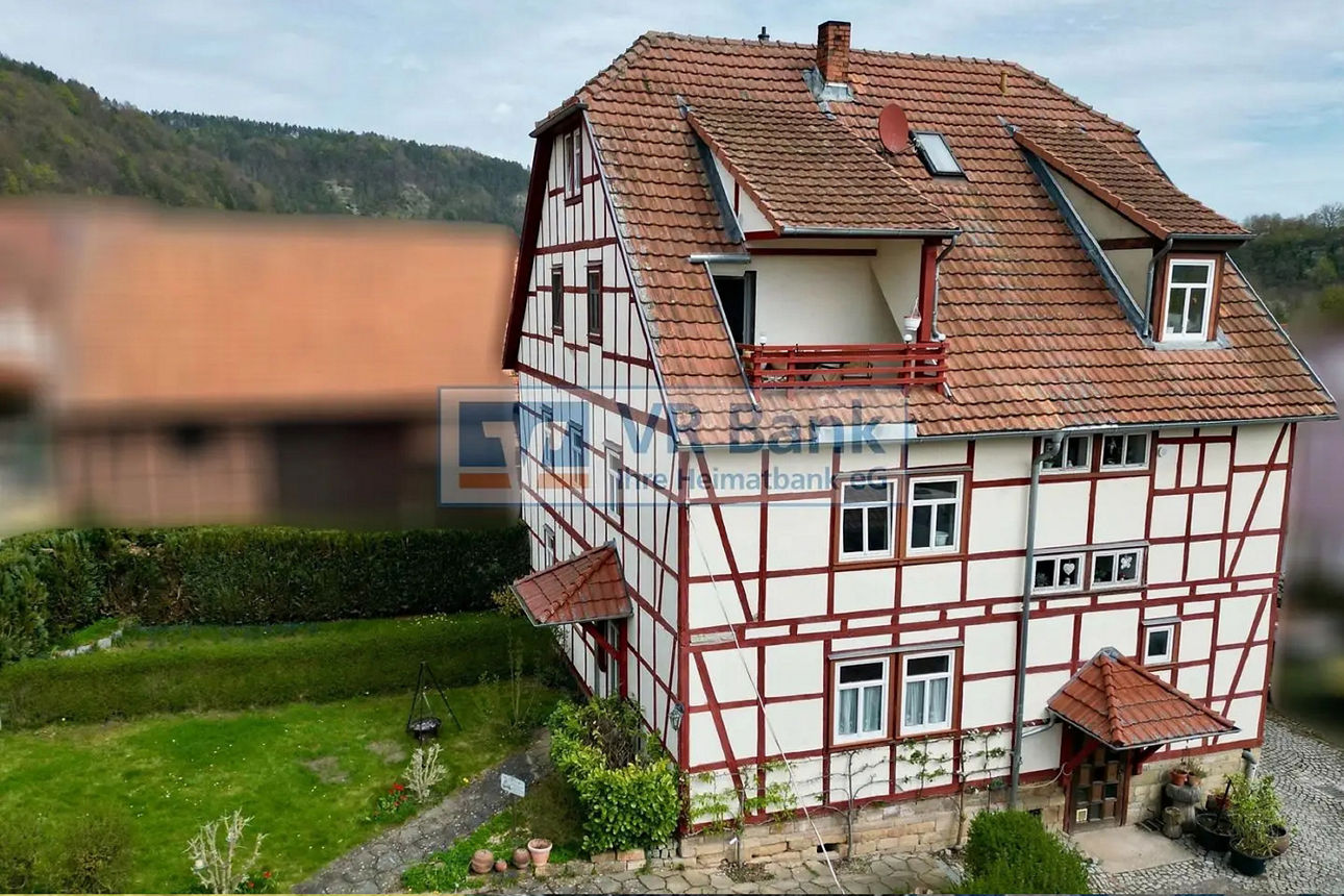 Rückseite des Mehrfamilienhauses in Creutzburg