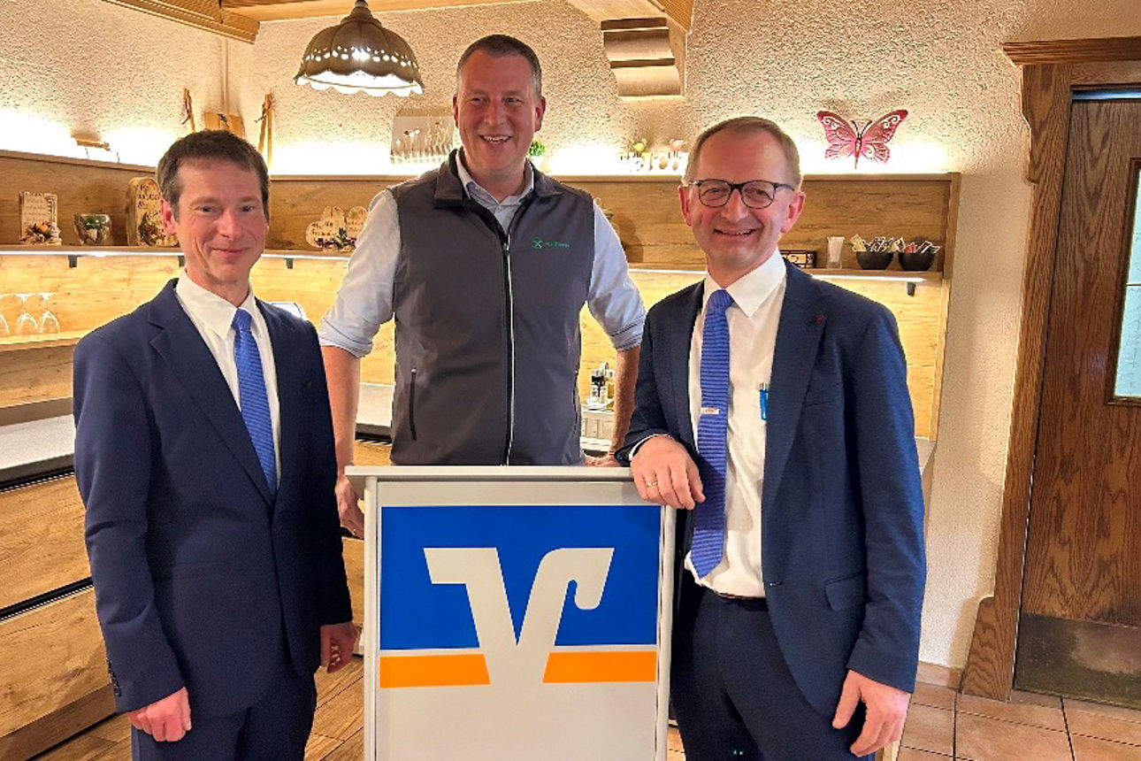 v.r.n.l. Vorstand Harald Eisenreich, Warenleiter Roland Altmann und Vorstand Franz Wellisch