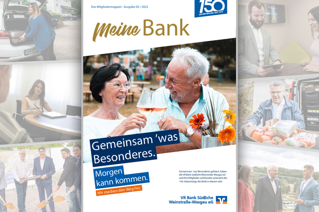 Magazintitel mit älterem Paar, das anstößt. Hintergrund zeigt unscharfe Bilder verschiedener Alltagsszenen.