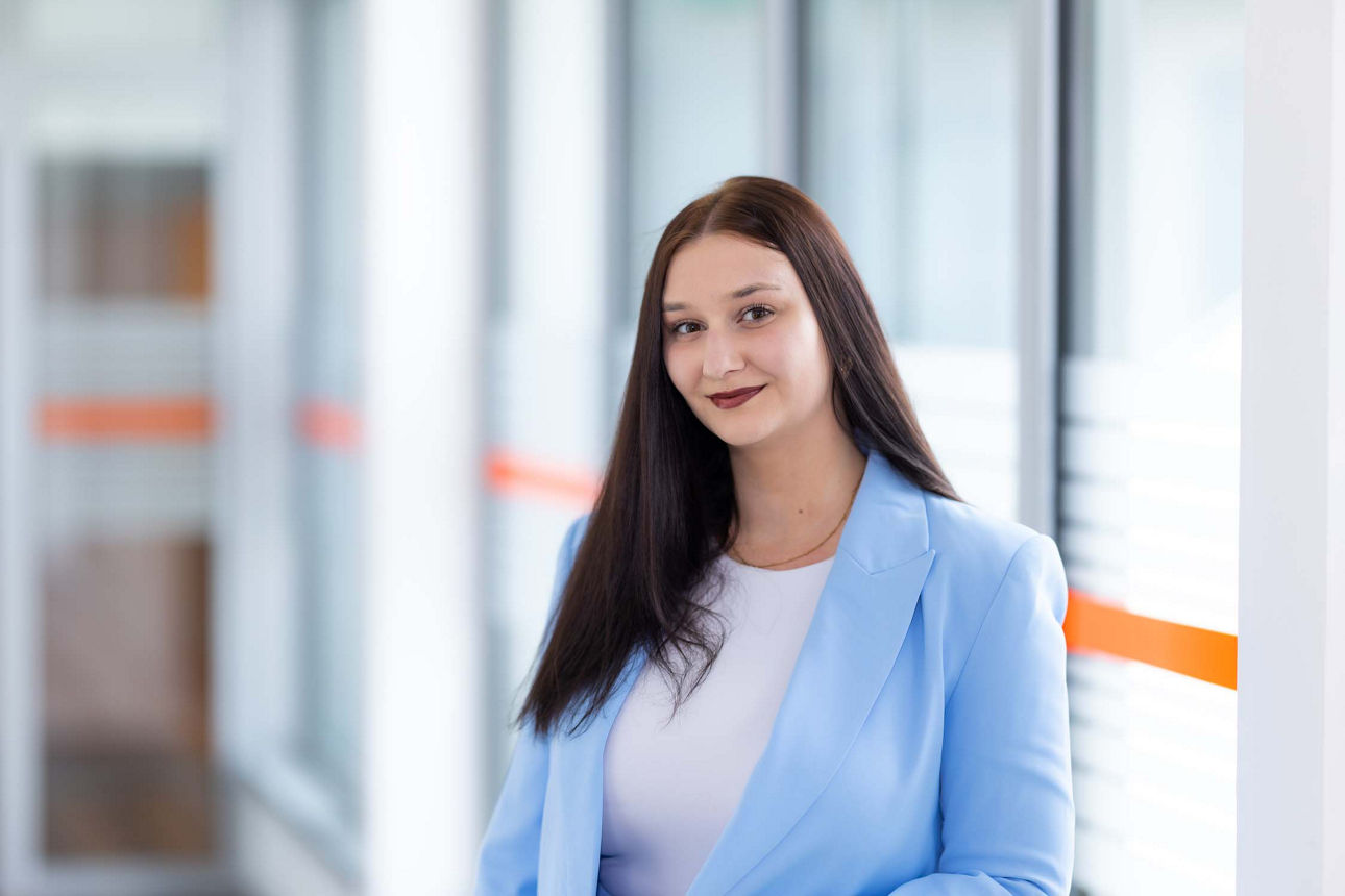 Martina Makaresz, Mitarbeiterin der Fehntjer VR Immobilien (ein Team der Fehntjer VR Bank eG)