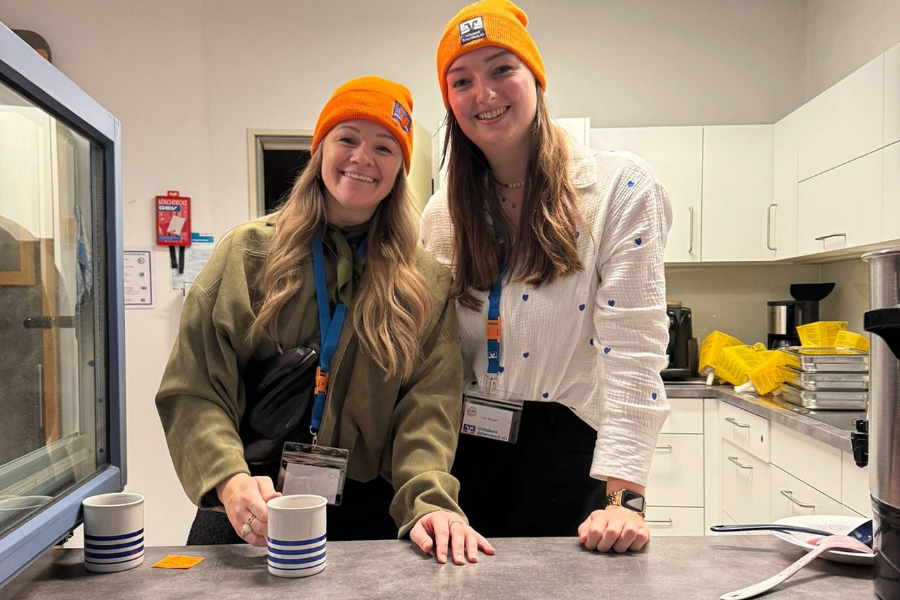 Am vergangenen Donnerstag, den 30.10.25 hieß es wieder anpacken! Dieses mal durften wir die Gesamtschule Schermbeck tatkräftig mit unserer Arbeitskraft unterstützen.