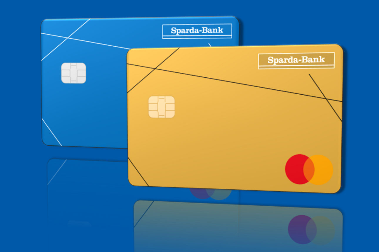 Blaue Mastercard® Classic mit goldener Mastercard® Gold (Kreditkarte) im Vordergrund