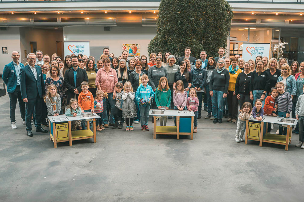 Übergabe der Matschküchen an die Kindergärten