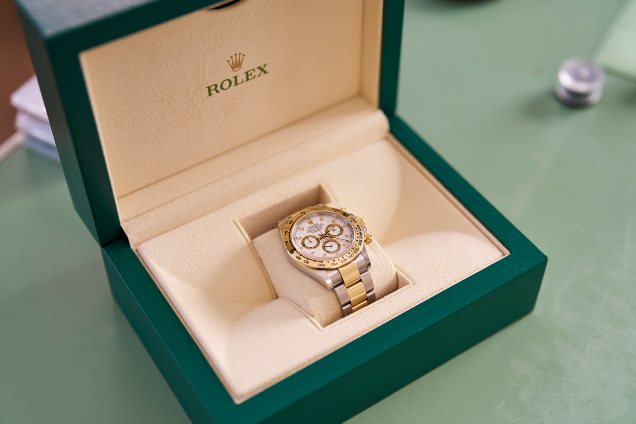 Bild einer Rolex in einer Schachtel
