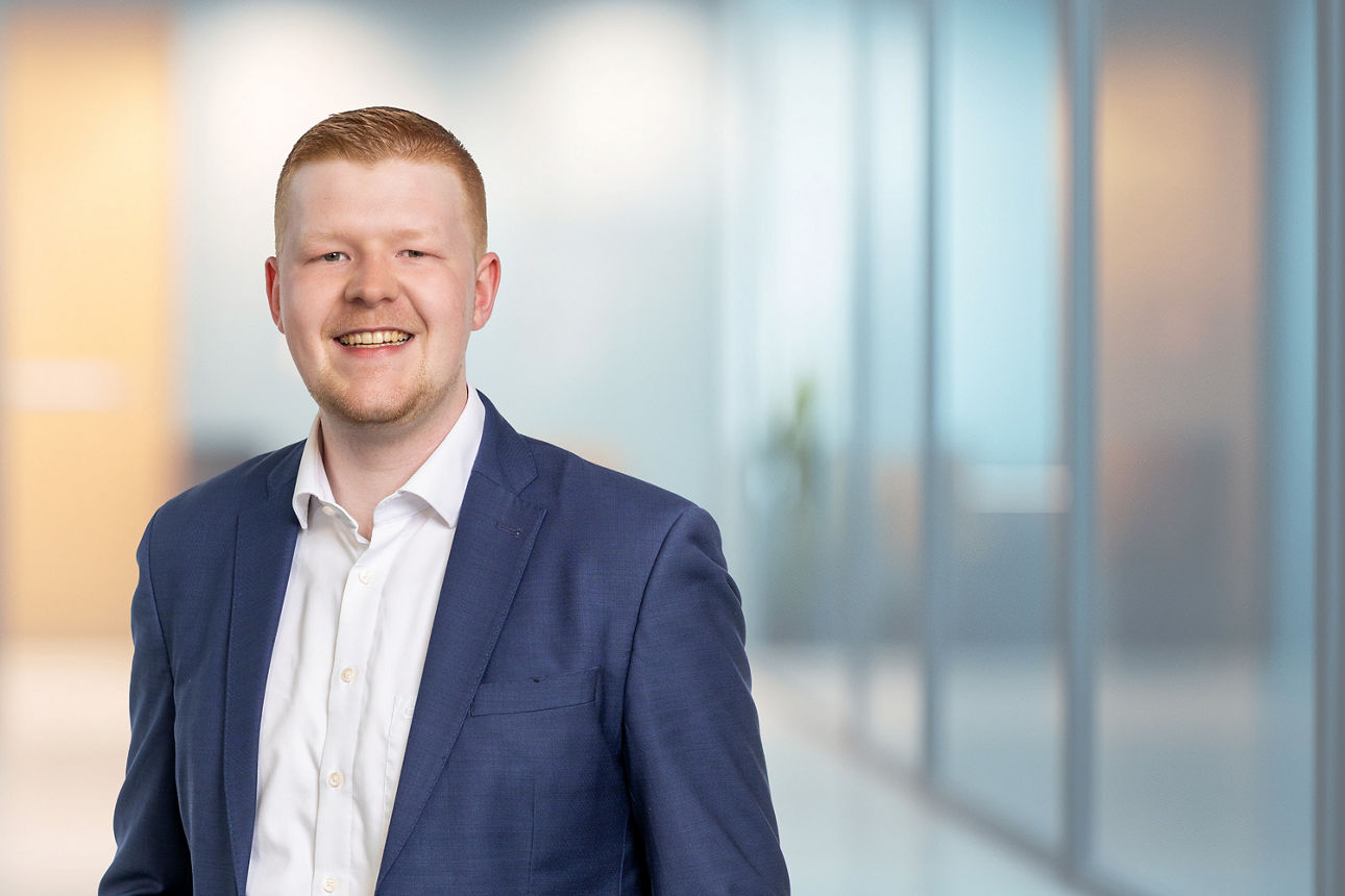 Dustin Joel Meier, Servicemanager