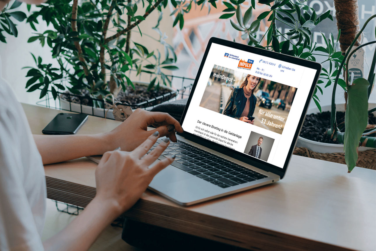 Laptop mit Newsletter Mein.IMPULS