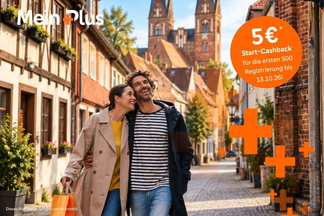 Ein Pärchen shopt in Neuruppin