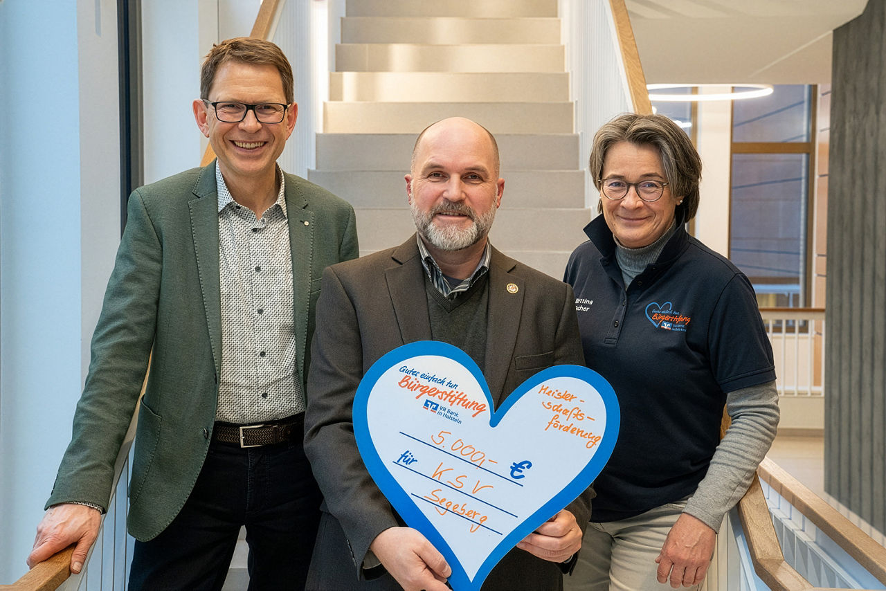 Übergabe des Spendenherzes an den KSV Segeberg