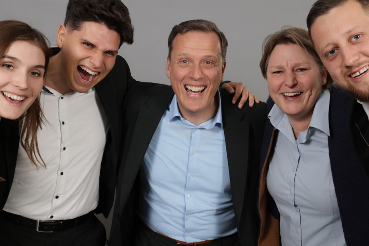 Mitarbeitende-Team-Foto