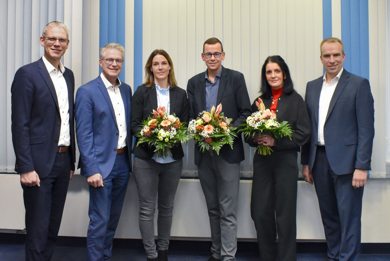 Gruppenfoto mit Vorstand, Betriebsrat und Jubilaren