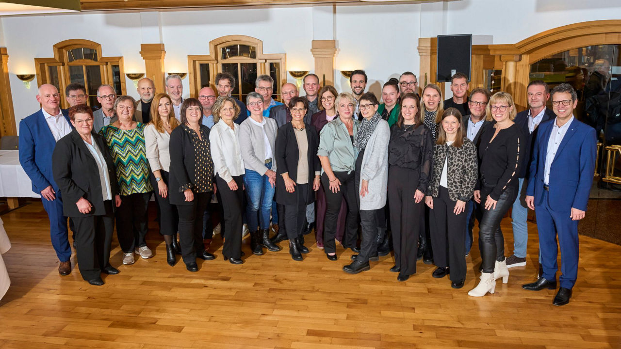 Das Bild zeigt die geehrten der Volksbank Lahr