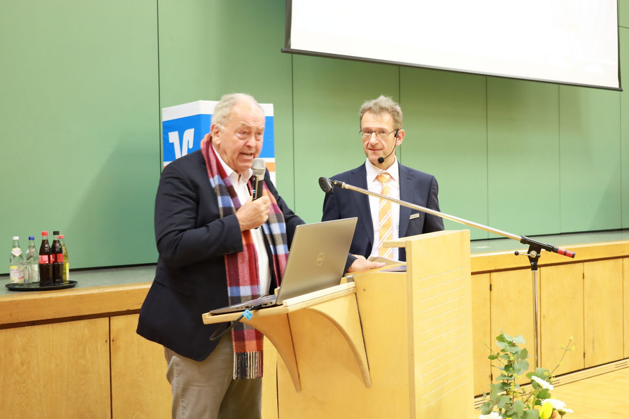 Prof. Dr. Radermacher und Vorstand Winfried Stahl