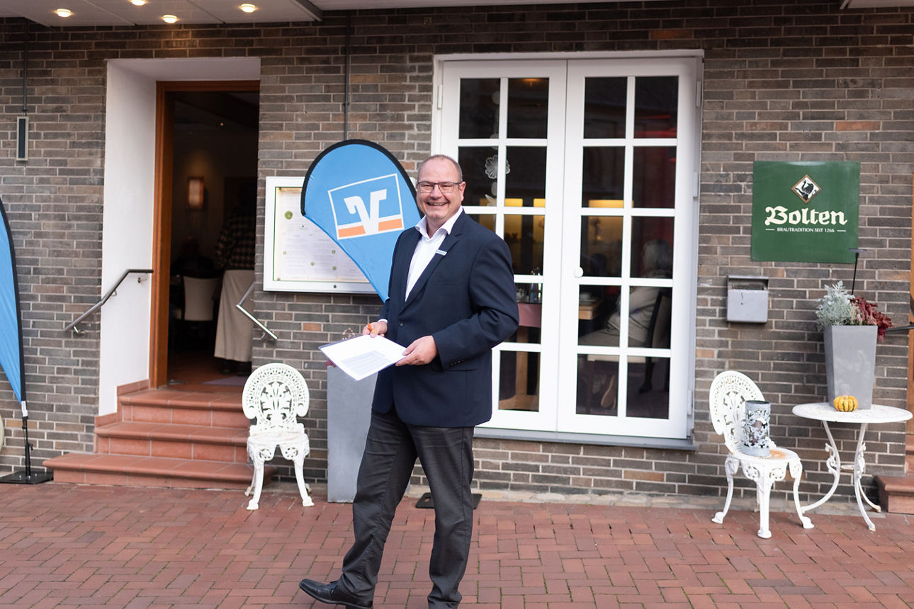 Wolfgang Lensing vor dem Restaurant Nappenfeld