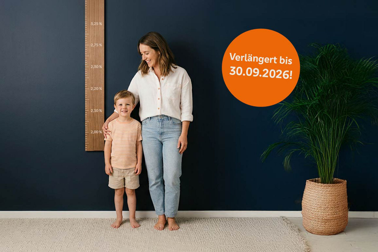 Mutter zeigt Größe Ihres Sohnes