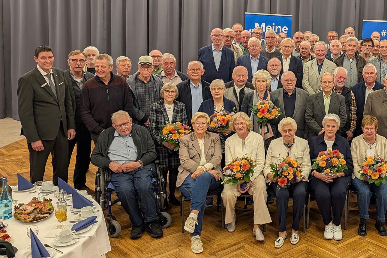 Mitgliederehrung im Saal Kamp