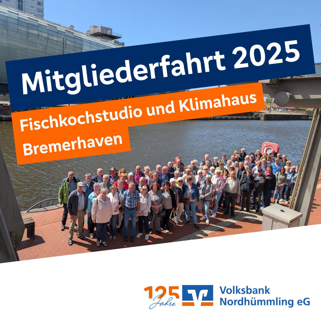 Foto von einer gruppe Personen am Hafen