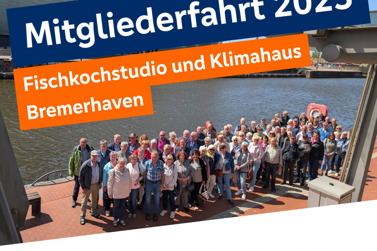 Foto von einer gruppe Personen am Hafen