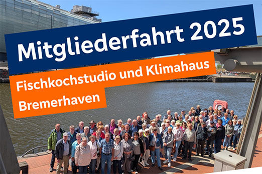 Ein Gruppe von Menschen am Hafensteg