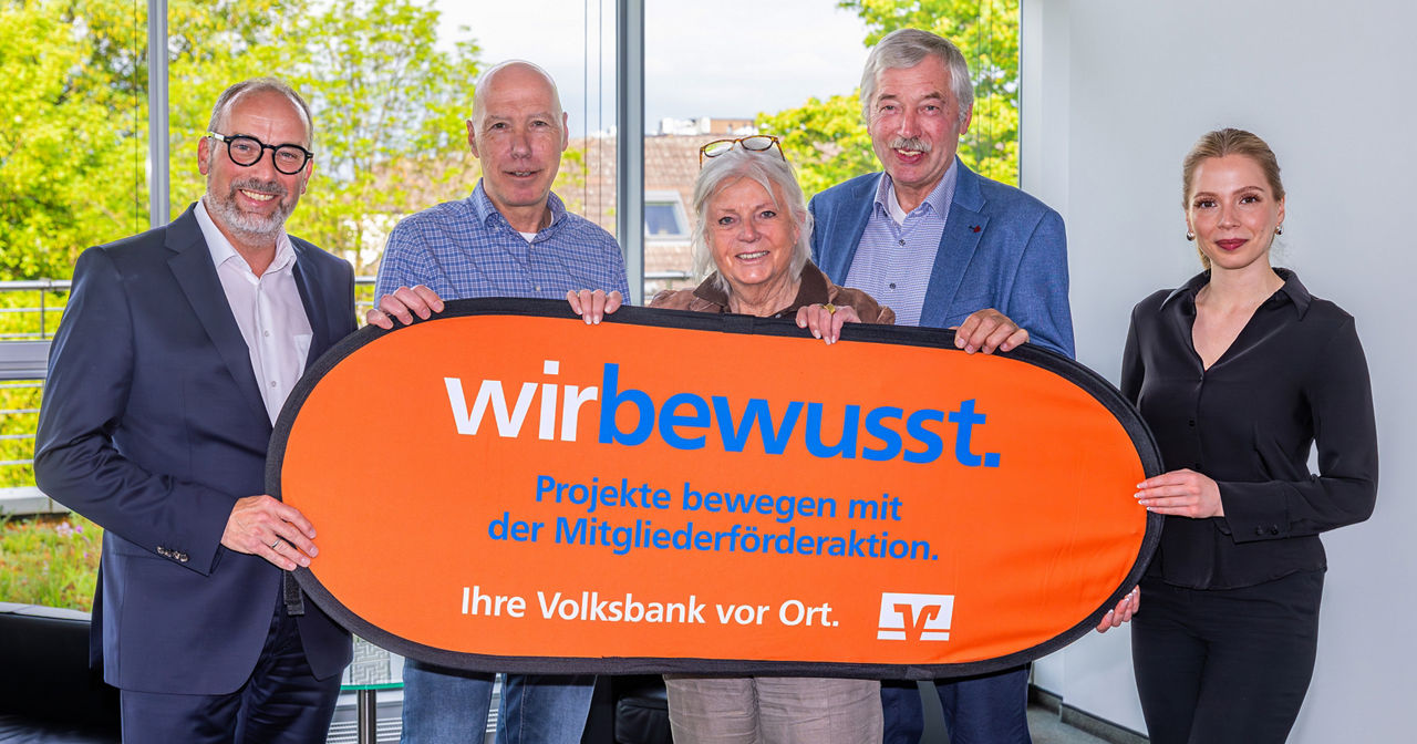 V.l.: Peter Zahmel (Regionaldirektor Volksbank Unna), Michael Rabe (Jury), Brigitte Henschen (Jury), Bernhard Albers (Jury) u