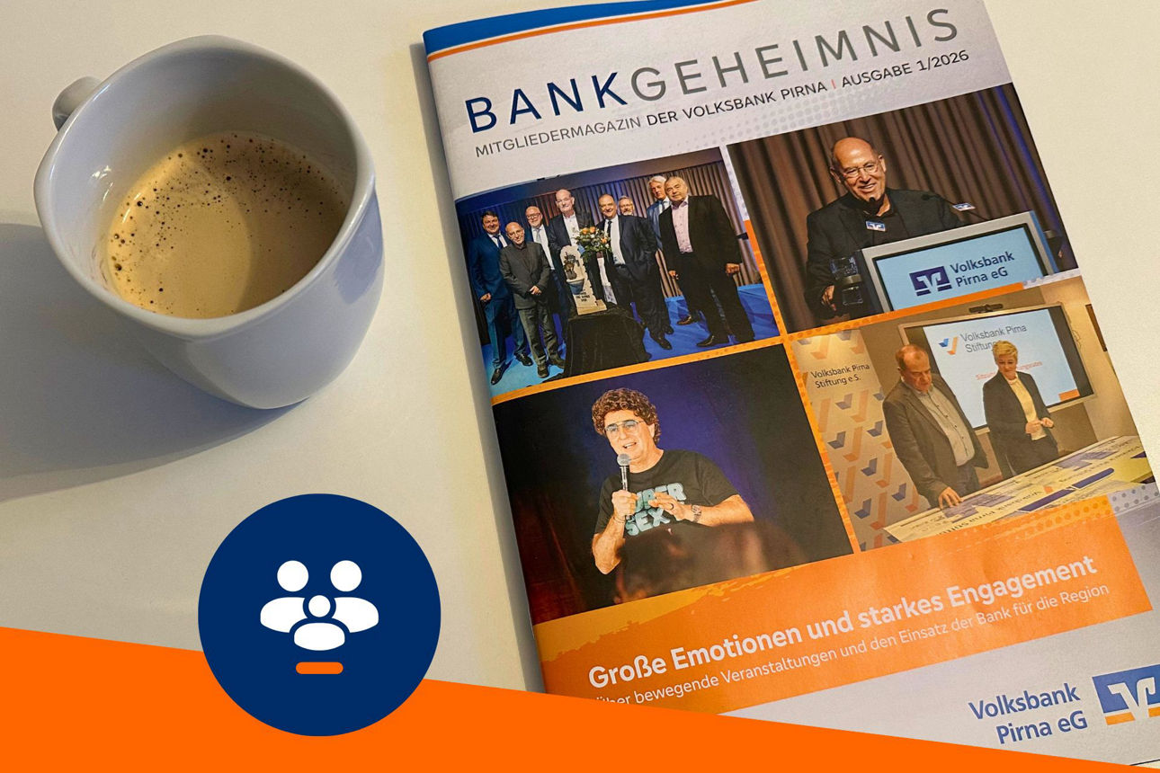 Neues Mitgliedermagazin drappiert mit einer Tasse Kaffee 