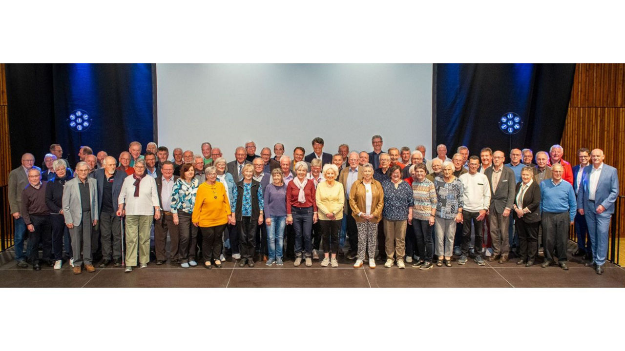 Gute Stimmung, Information, Ehrungen und magische Momente - Mitgliederversammlung der Volksbank Lahr 