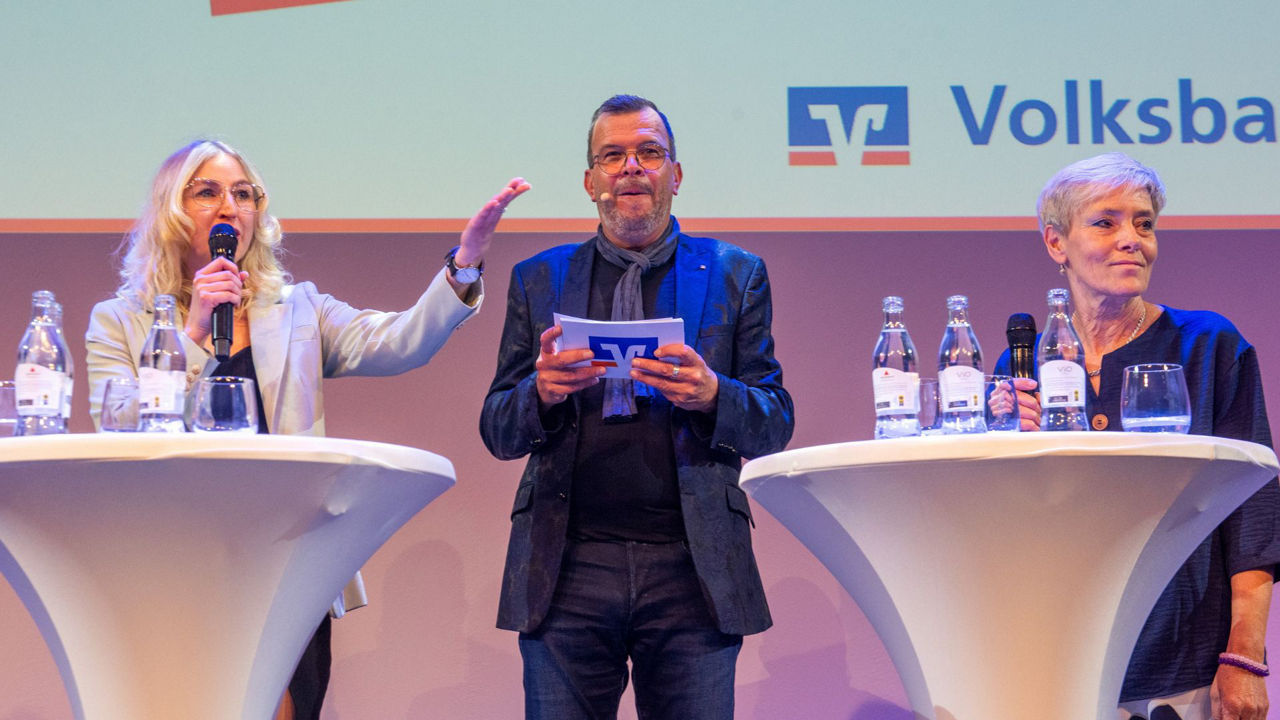 Auf dem Bild sind Nadine Dürsse, Markus Knoll und Manuela Jockers zu sehen