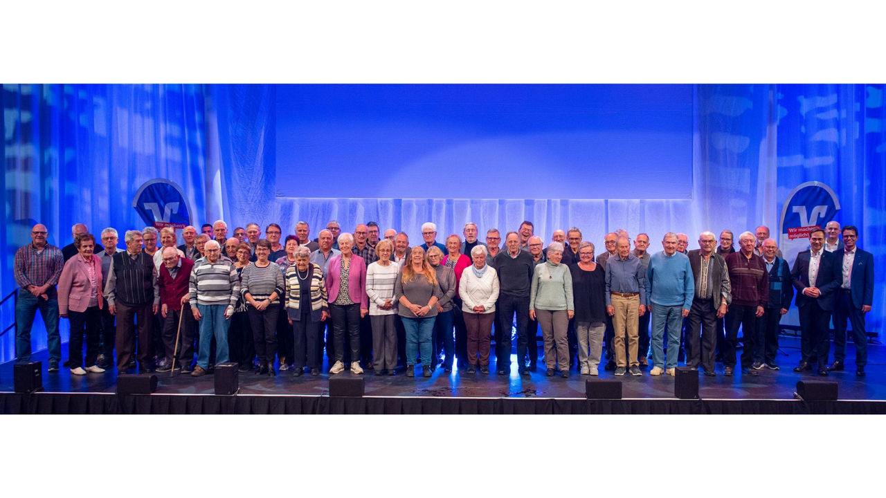 3. Mitgliederversammlung der Volksbank Lahr im Europa-Park Rust - 73 Jubilare geehrt, die Stadt Gengenbach ist schon 90 Jahre