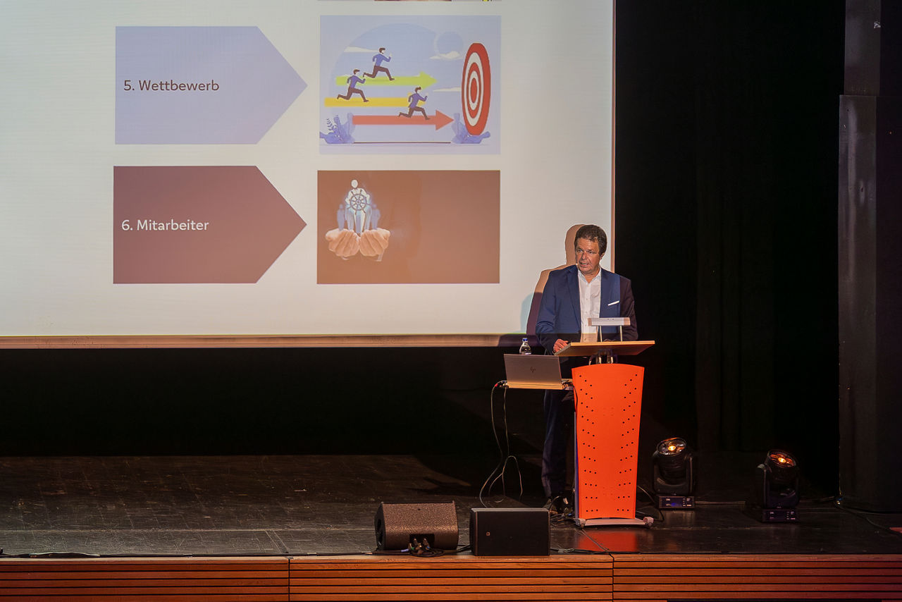 Vorstand Herr Bosch auf der Bühne