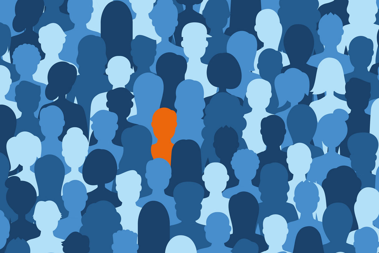 alt="Illustration mit vielen blauen Menschensilhouetten, eine orange Figur sticht in der Mitte hervor"