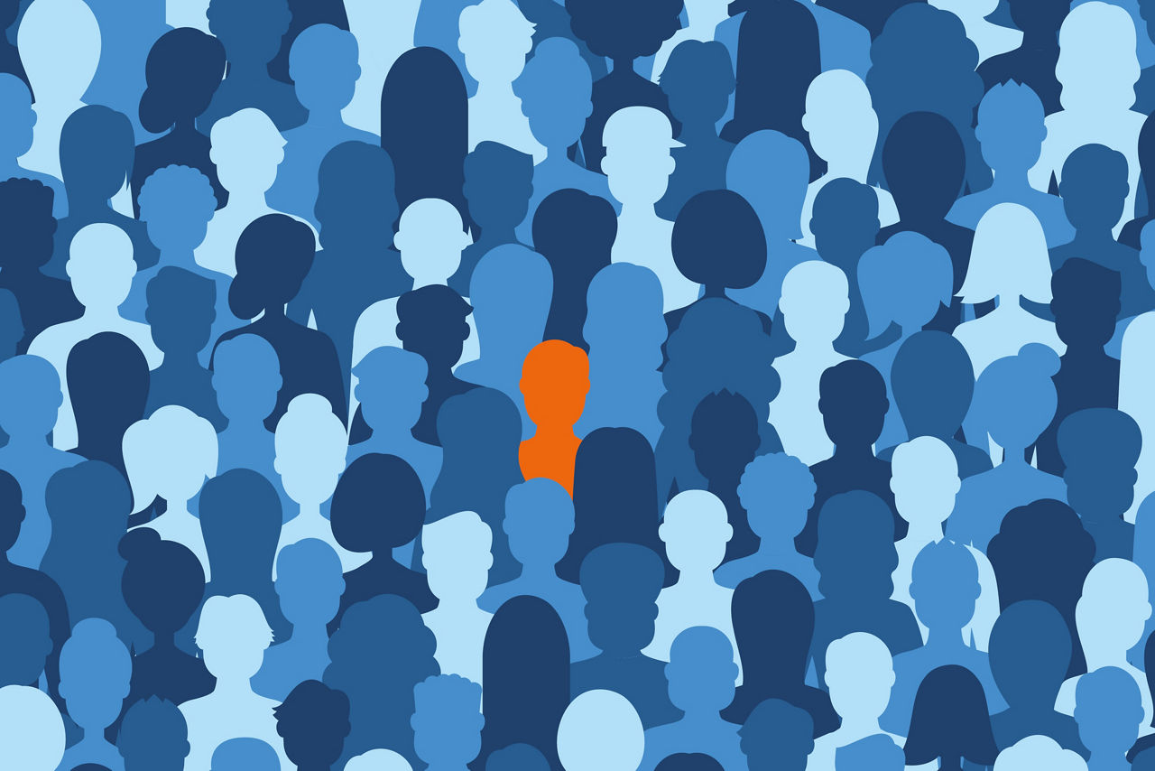 Verschiedene blaue und weiße Silhouetten von Köpfen, eine orangefarbene Silhouette hebt sich deutlich von den anderen ab.