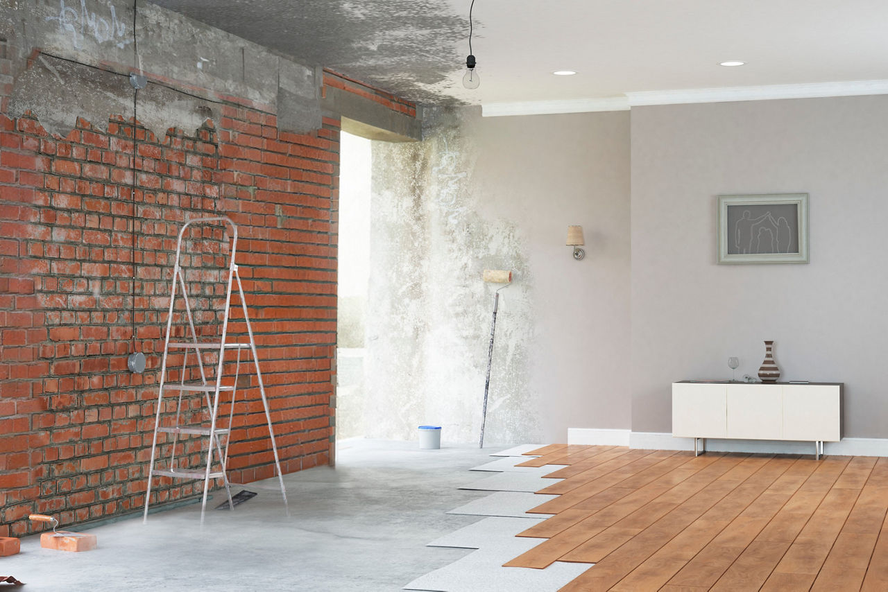 Raum der links gerade renoviert wird und rechts schon fertig renoviert wurde