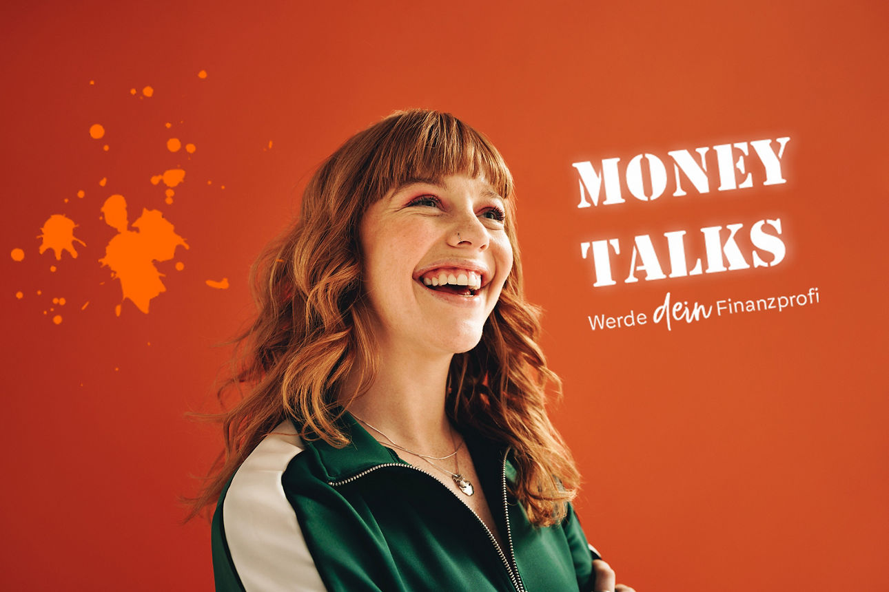 Money Talks - Lächelnde Frau