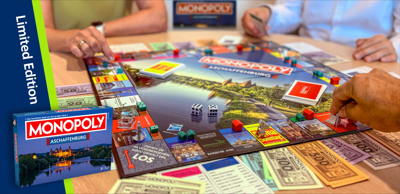 Menschen spielen Monopoly