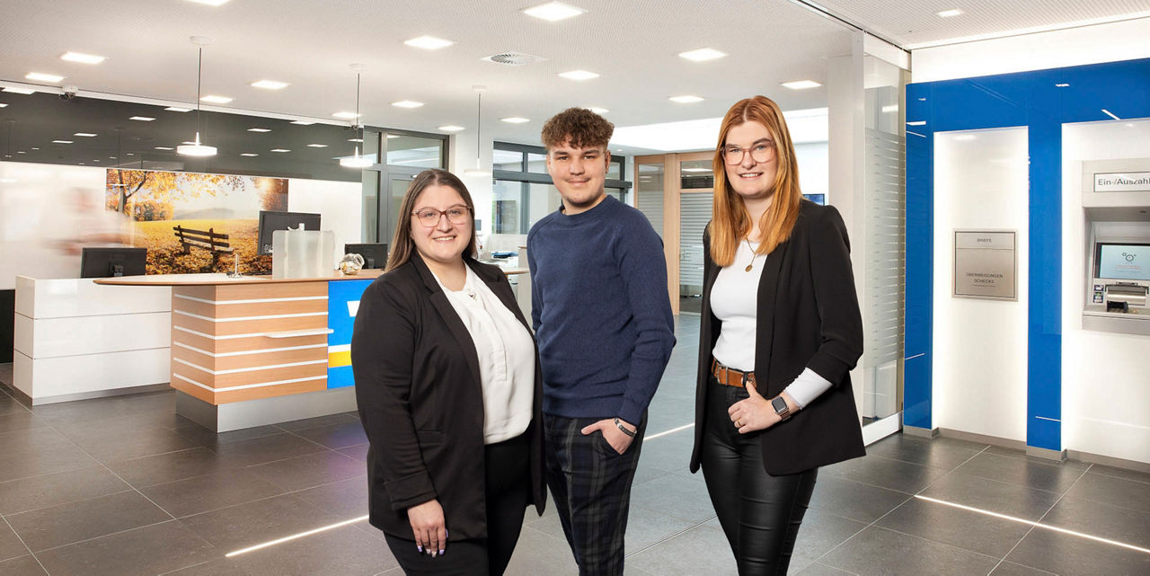 Unser Team der R+V: Sarah Hackmann (rechts), Azubi Tim Katerkow und Assistentin Ilona Becker