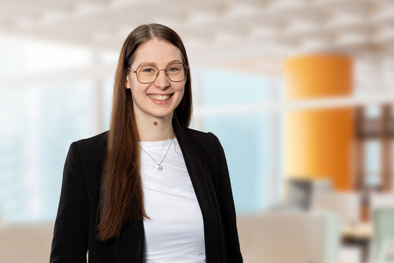 Unser Foto zeigt Kreditassistentin Lara Pohlabeln