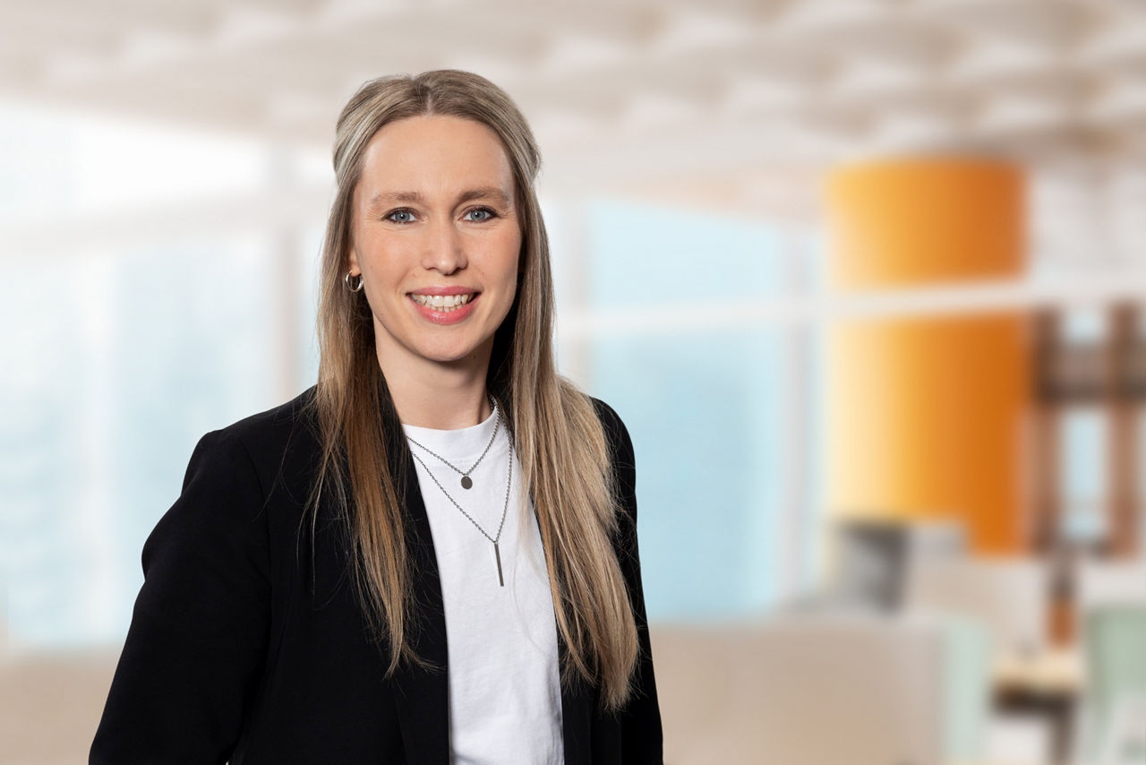 Unser Foto zeigt Kreditassistentin Julia Holtermann
