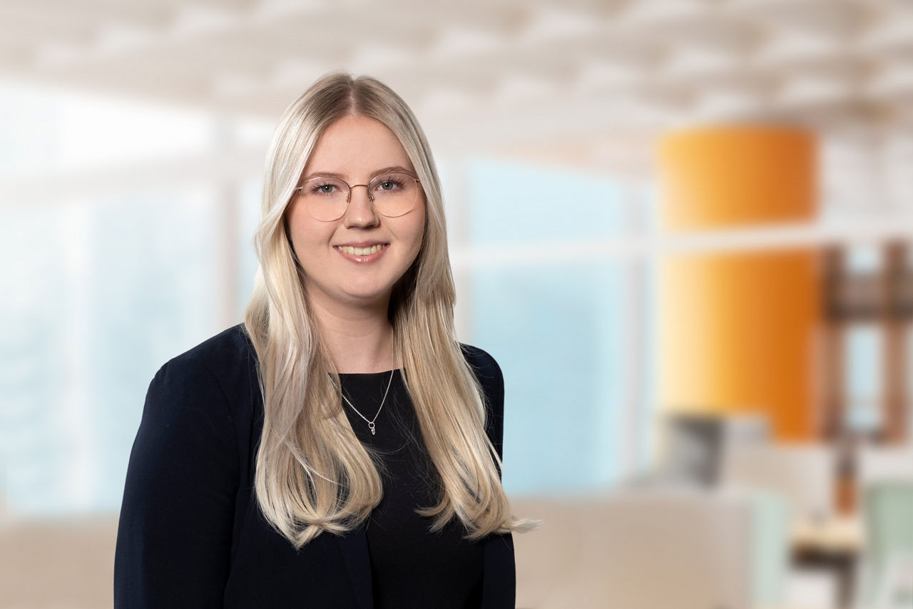 Unser Foto zeigt Kreditassistentin Alina Bersch