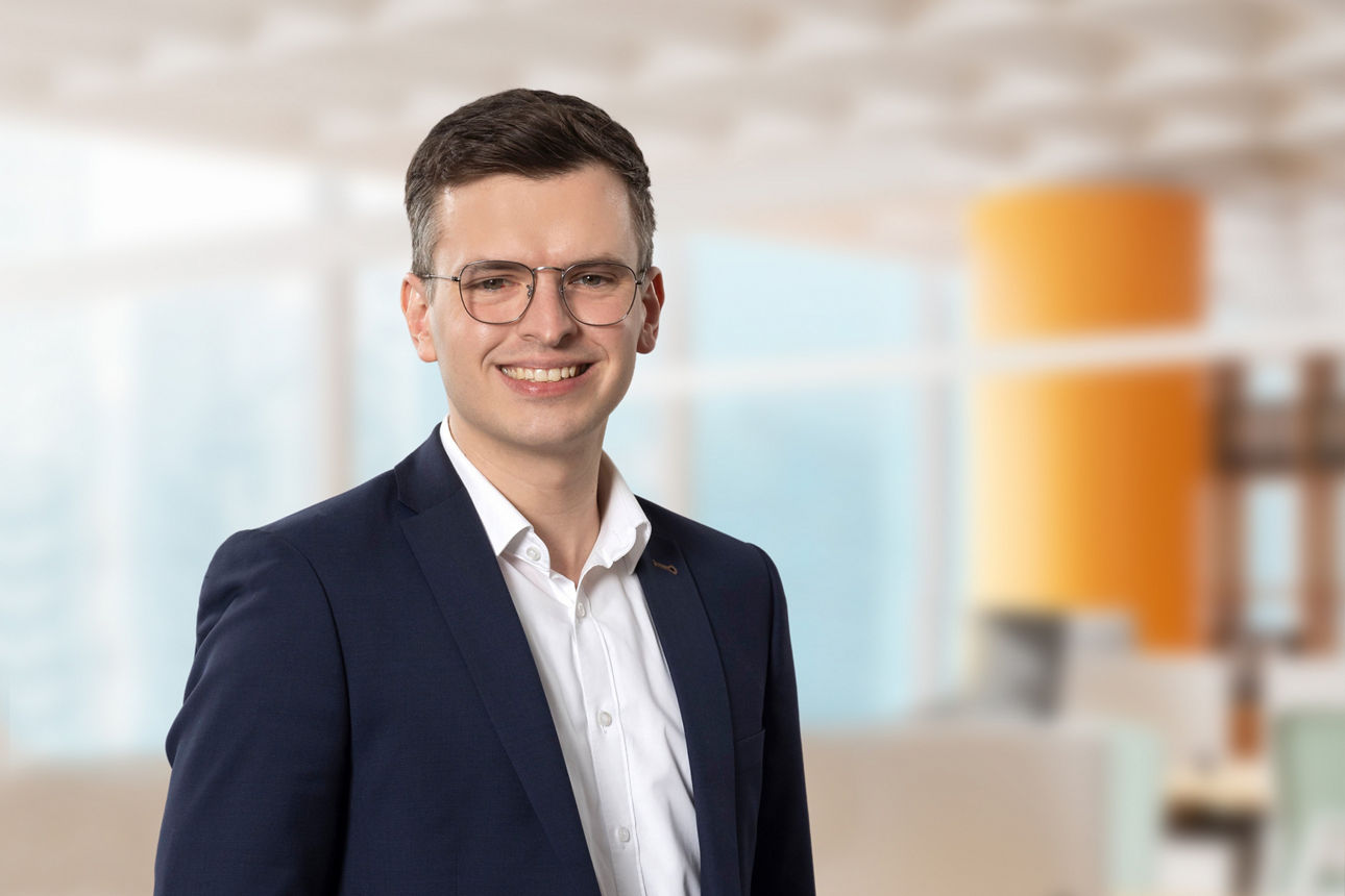 Unser Foto zeigt Privatkundenberater Marius Westerkamp