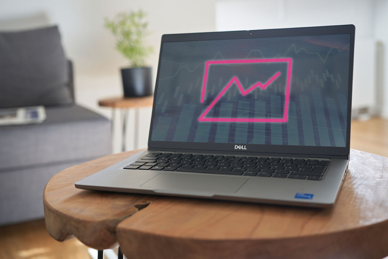 Laptop mit Aktienverlauf